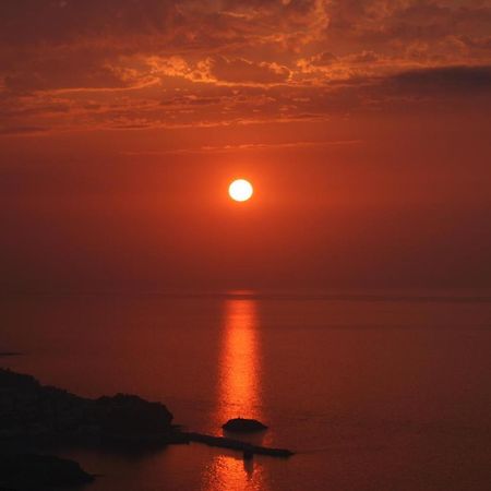 Ikarian Centre - Accommodation & Mountain Hiking Evdhilos Bagian luar foto