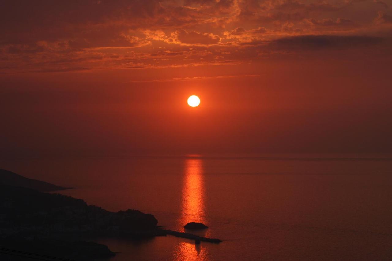 Ikarian Centre - Accommodation & Mountain Hiking Evdhilos Bagian luar foto