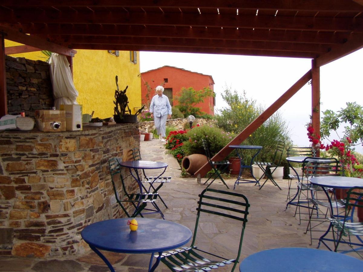 Ikarian Centre - Accommodation & Mountain Hiking Evdhilos Bagian luar foto